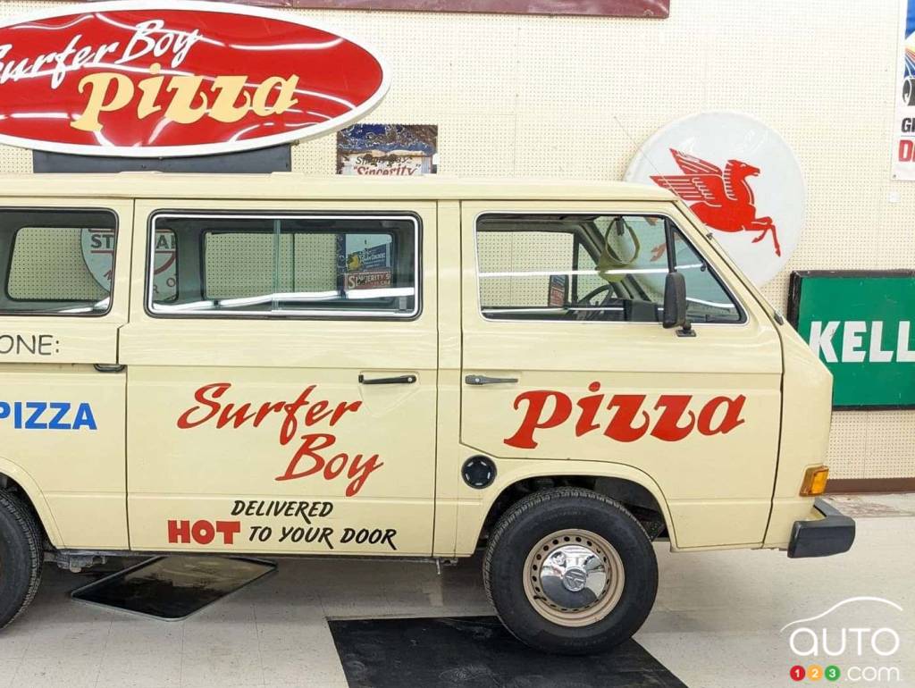 Réplique de la fourgonnette Volkswagen Kombi Van 1984 de la série Stranger Things