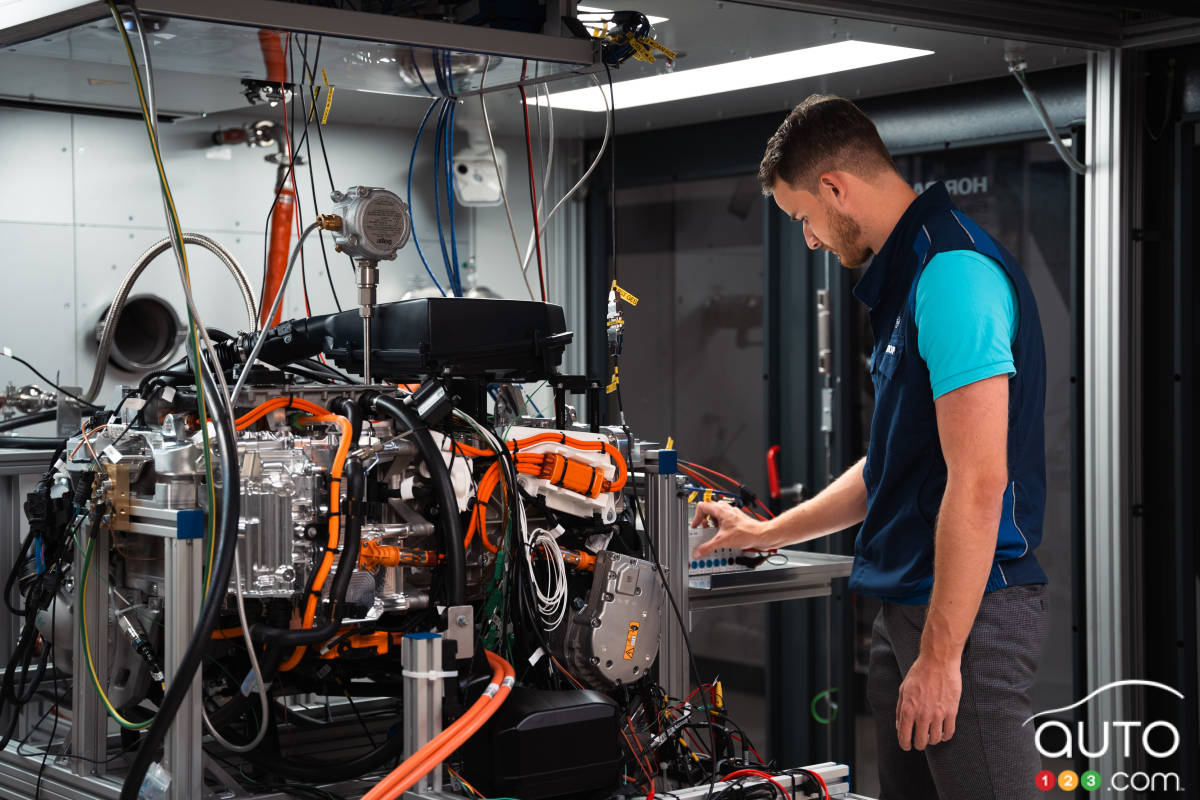 BMW to Launch First production Hydrogen Cars in 2028