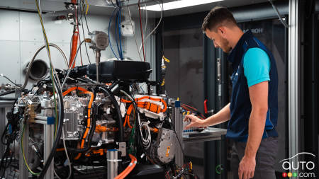 BMW to Launch First production Hydrogen Cars in 2028