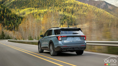 Ford Recalls 210,000 2025 Explorer & Lincoln Aviator SUVs over Trailer Light Issue