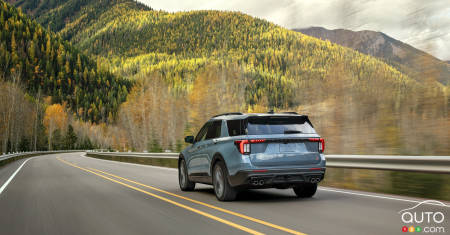 Ford Recalls 210,000 2025 Explorer & Lincoln Aviator SUVs over Trailer Light Issue