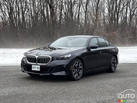 BMW 550e xDrive 2025, essai : redéfinir le luxe électrifié