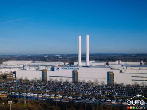 Volkswagen réduit la production de ses VÉ en Allemagne