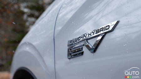 Canadians Buying More Hybrids Than EVs in 2025