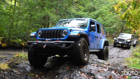 Jeep Wrangler et Gladiator 2025 : une randonnée hors route… pour retrouver le droit chemin