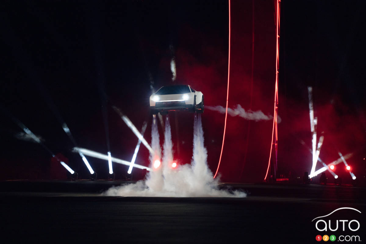 La nouvelle Roadster de Tesla comprend des propulseurs à fusée et peut voler