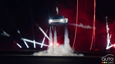 La nouvelle Roadster de Tesla comprend des propulseurs à fusée et peut voler