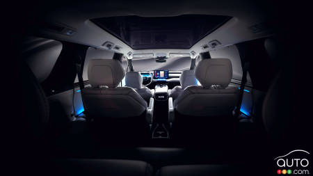 Toyota donne un aperçu de l’habitacle de son nouveau modèle à trois rangées