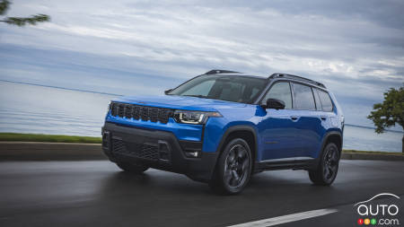 Le Jeep Cherokee 2026 consomme à peine plus que le RAV4 hybride