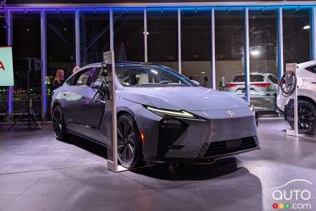 Toronto 2026: Lexus Canada Prices New 2026 ES Starting at $59,900