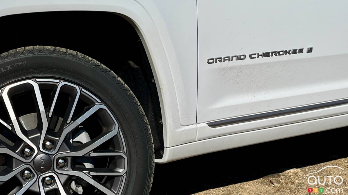 Jeep Removes U.S. Flag from Grand Cherokee for Canada