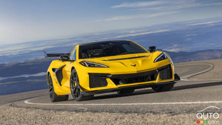 Chevrolet Issues Stop-Sale Order for C8 Corvette Over Lighting Software Issue