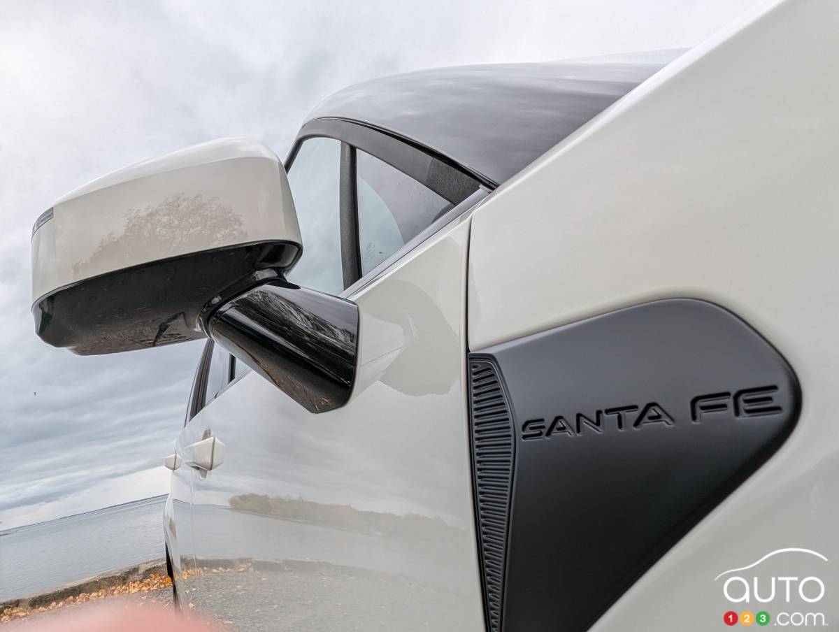 Hyundai Working on Santa Fe EREV, Spy Video Reveals