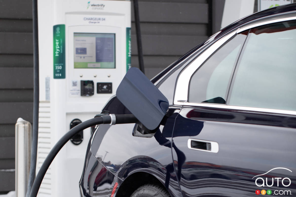 Average New EV, ICE Vehicle Transaction Prices Now Equal in Canada