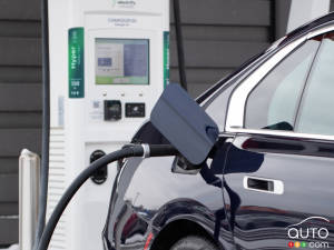 Average New EV, ICE Vehicle Transaction Prices Now Equal in Canada