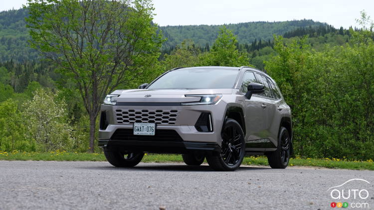 Toyota RAV4 PHEV 2026, premier essai : changer une formule gagnante, mais pas trop