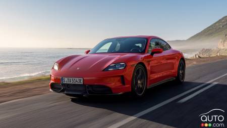 La Porsche Taycan 2027 fait ses débuts avec le système E-Shift