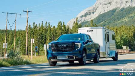 GMC Sierra, Super Cruise and a Trailer: When Towing Becomes Relaxing