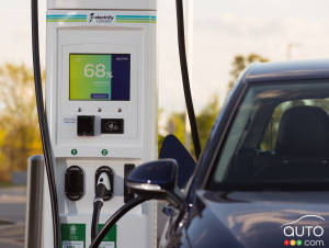 Ottawa Plans End to Federal Electric Vehicle Availability Standard