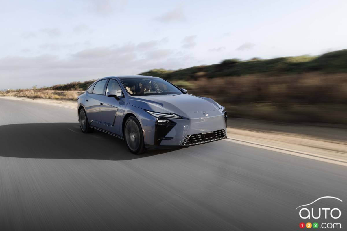 La Lexus ES 2027 est proposée à partir de 59 685 $ au Canada