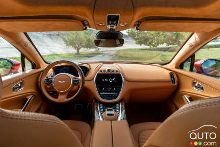 Aston Martin DBX, interior
