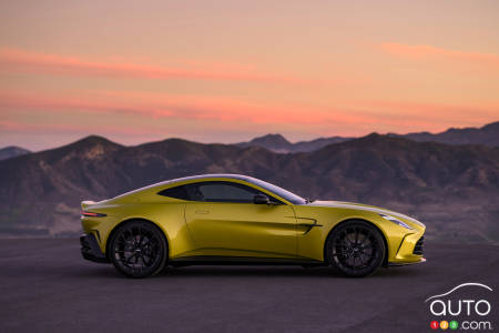 Aston Martin Vantage 2025, de profil