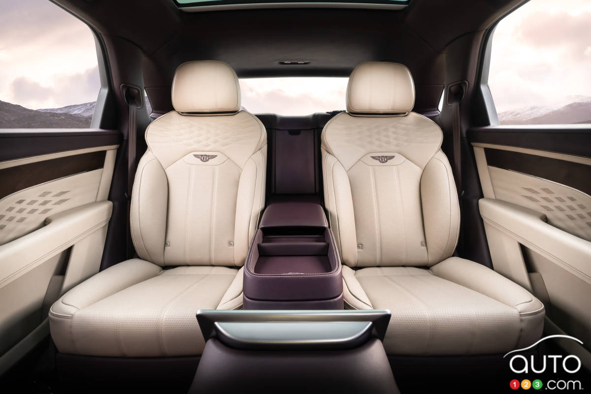 Bentley Bentayga EWB 2023, sièges arrière