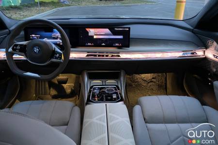 2023 BMW i7, interior