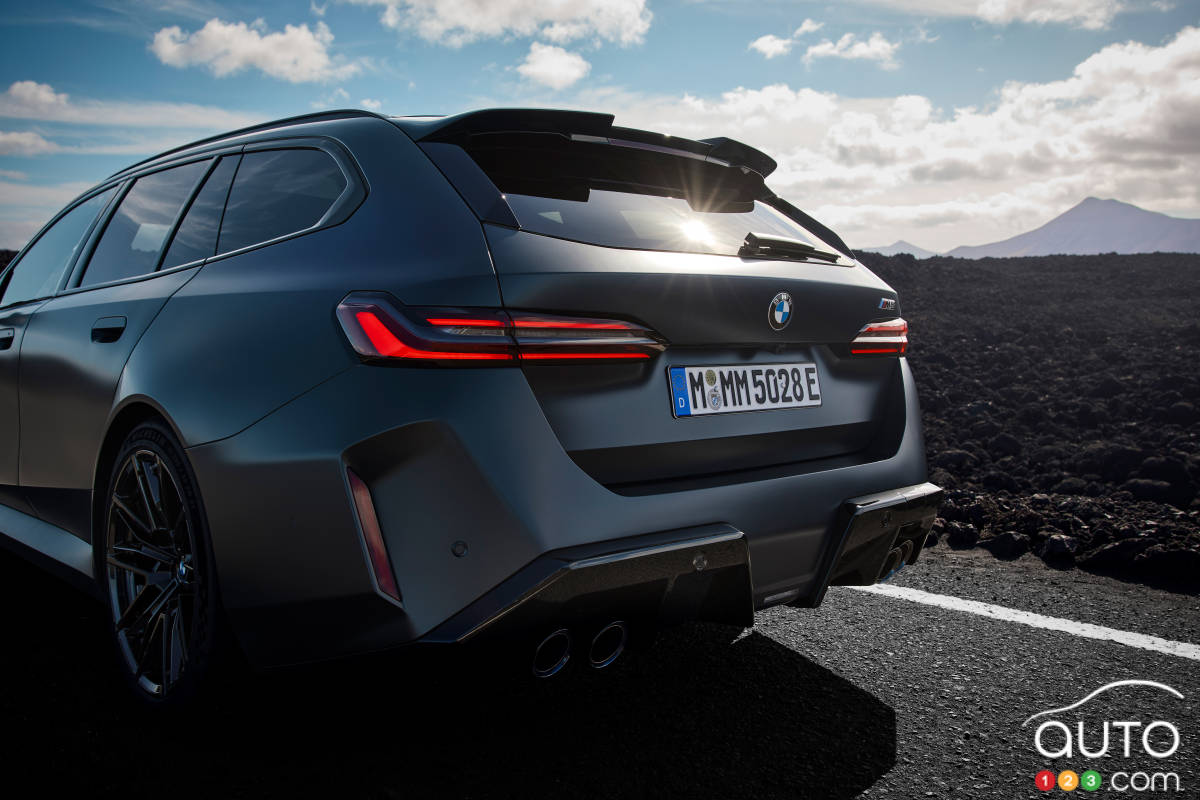 BMW M5 Touring 2025, section arrière