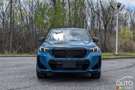 Front of 2024 BMW X1 M35i