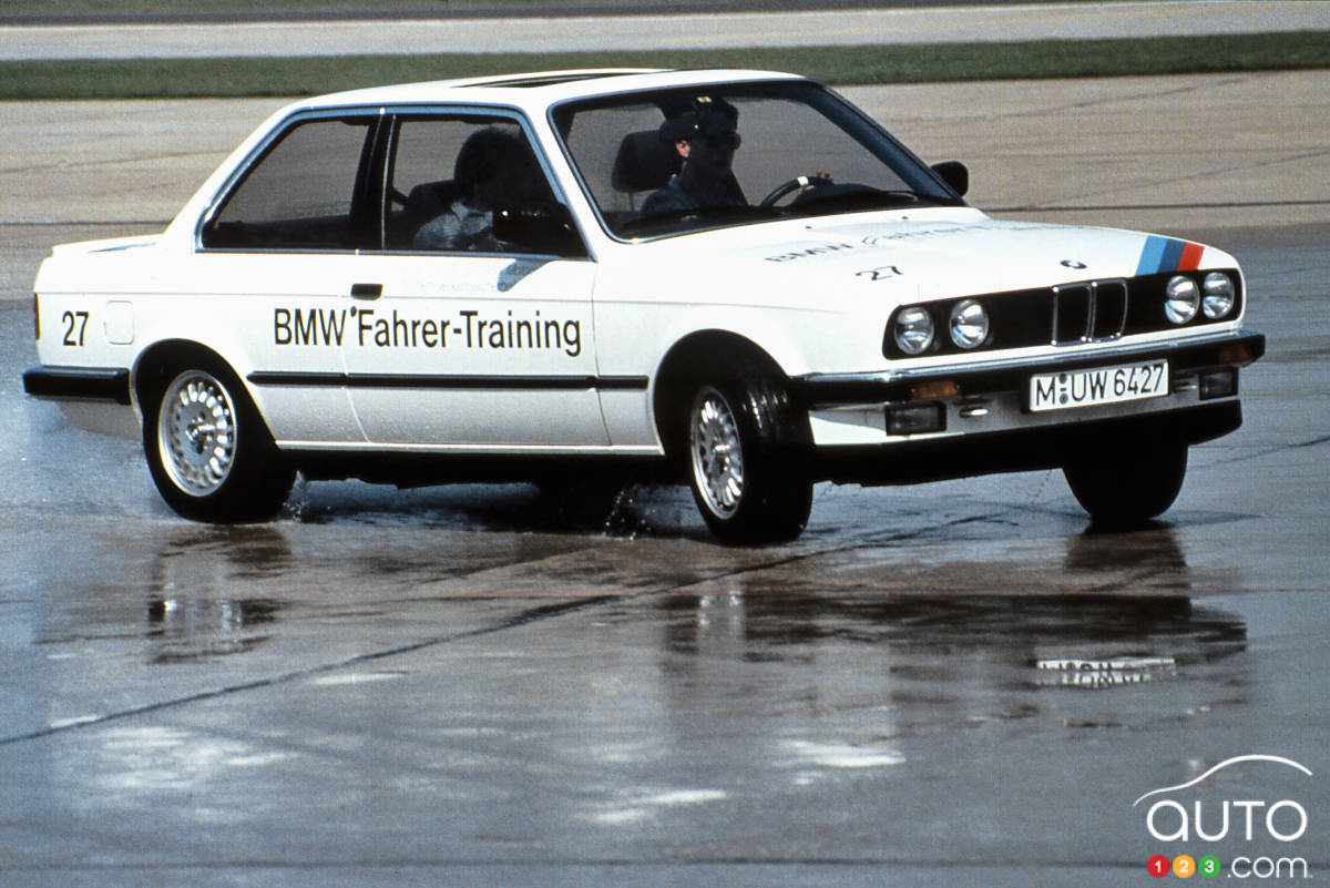 BMW 325i 1987, trois quarts avant
