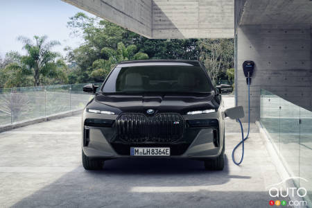 BMW Série 7 M760e xDrive, au chargement