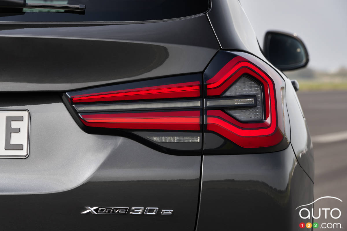 BMW X3 xDrive30e, feu, écusson