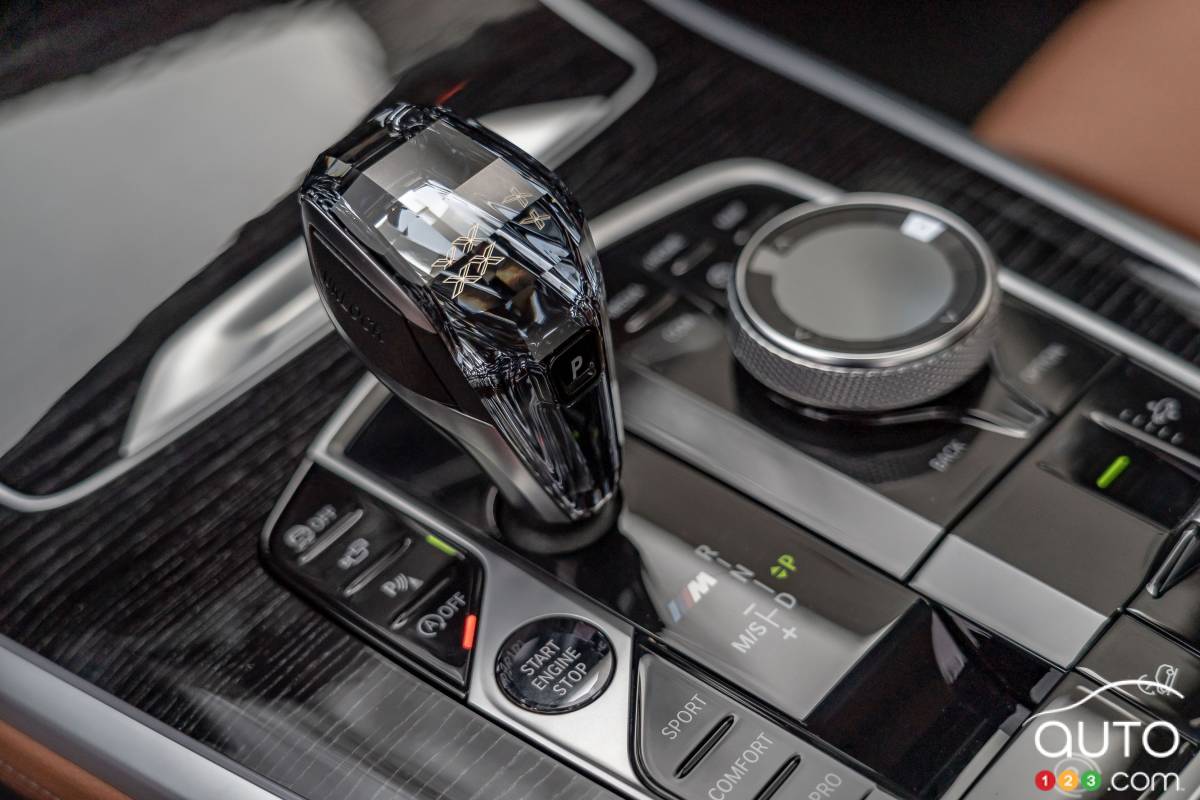 BMW X7 2020,  bas de console