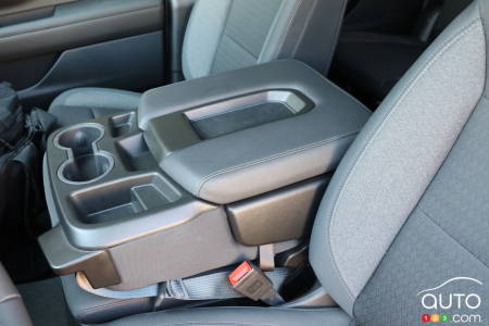 2025 Chevrolet Suburban, seocnd-row central console