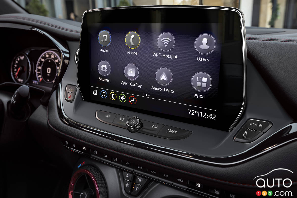 Blazer Wireless Apple CarPlay / Android Auto, Navigation and HD