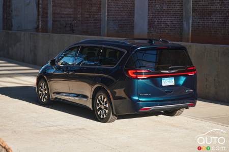 Chrysler Pacifica hybride, trois quarts arrière
