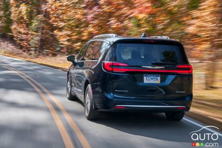 Arrière de la Chrysler Pacifica Hybride (PHEV)