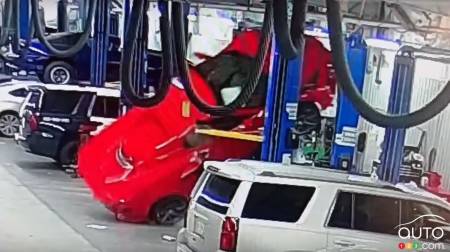 Il arrache une dent de son fils avec sa Corvette Z06