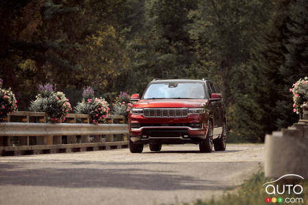 2022 Jeep Grand Wagoneer, front