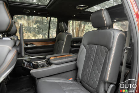 2022 Jeep Grand Wagoneer, second row