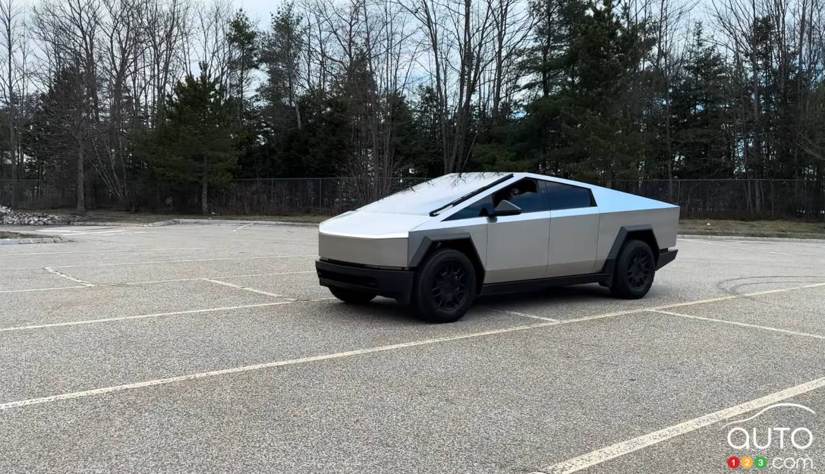 Un Cybertruck Tesla lors d'un événement automobile dans le Maine, au mois d'avril