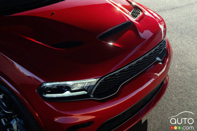 Dodge Durango R/T, hood
