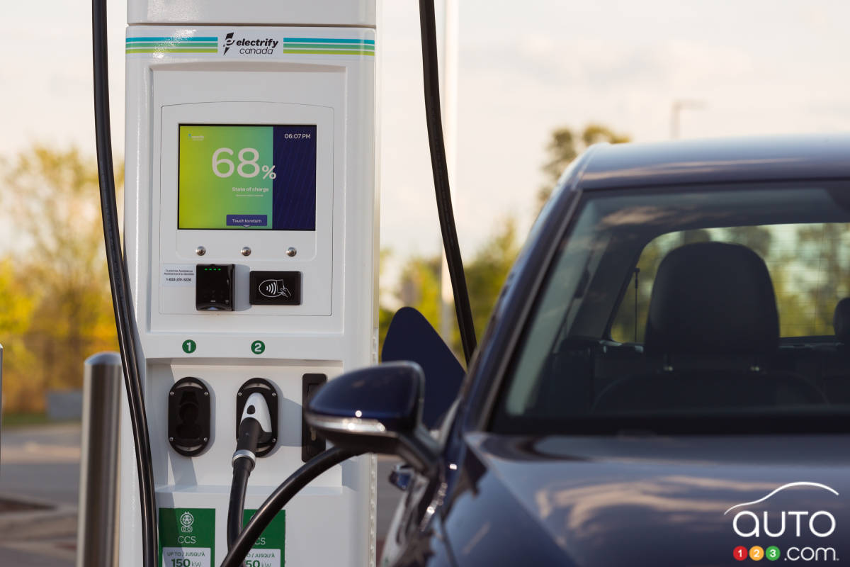 Une borne Electrify Canada