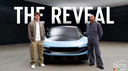 Charles Leclerc et Lewis Hamilton, avec la toute nouvelle Ferrari Luce