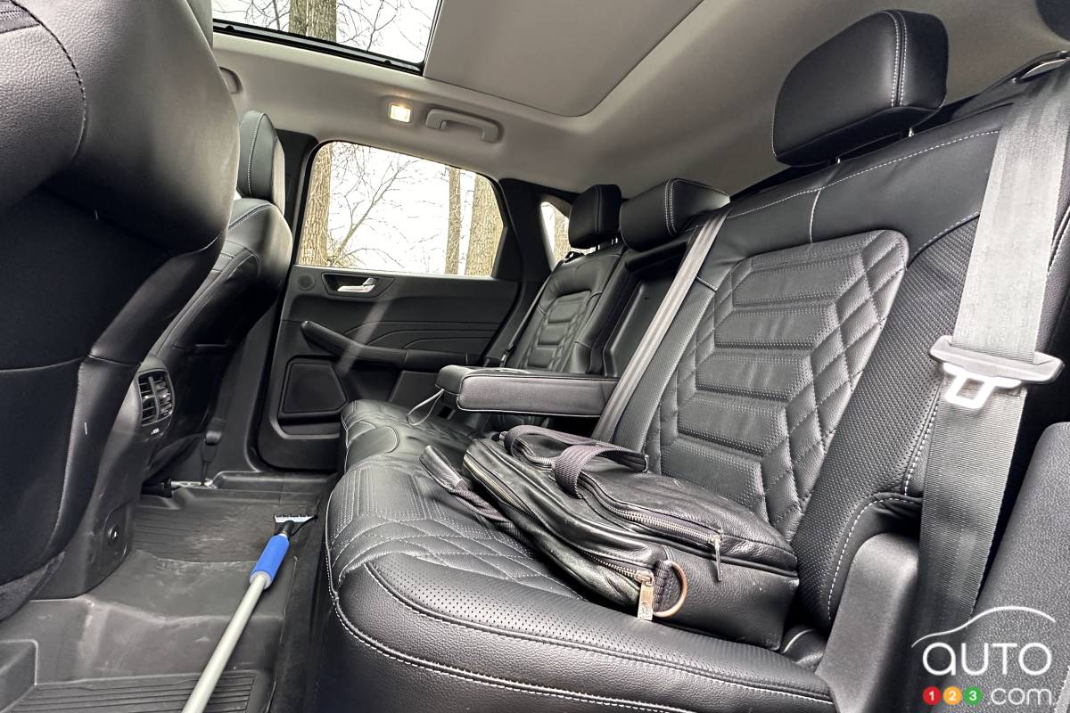 Ford Escape PHEV 2024, sièges arrières