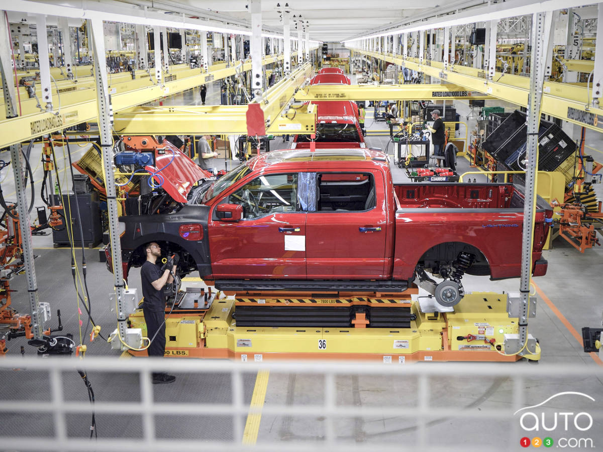 Ford F150 Lightning 2023 Ford accroît la production — 104.7 Outaouais