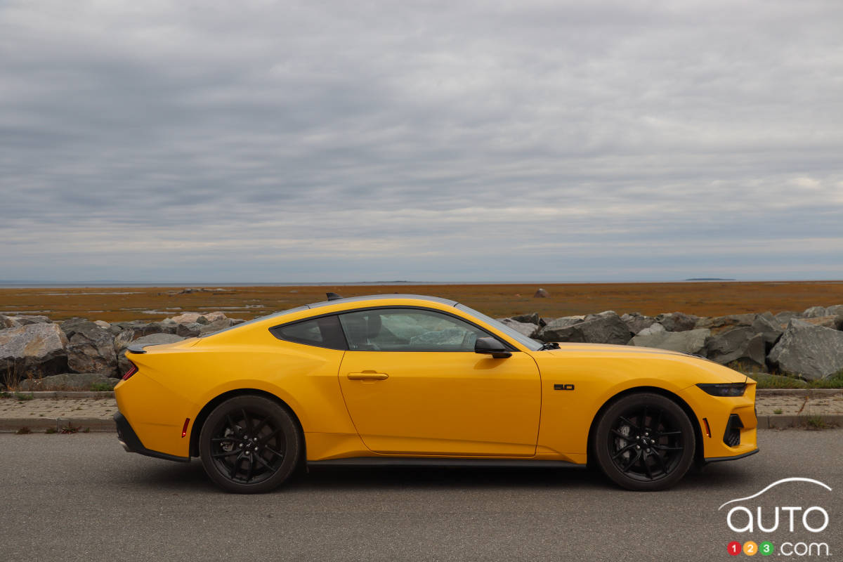 Ford Mustang GT 2024, de profil