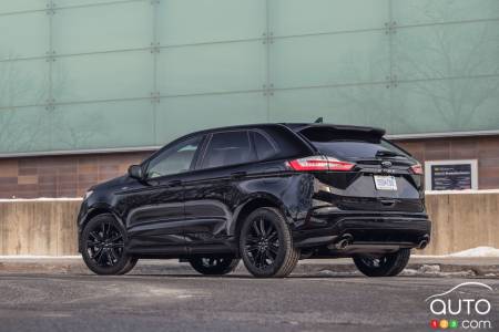 2022 Ford Edge ST-Line black