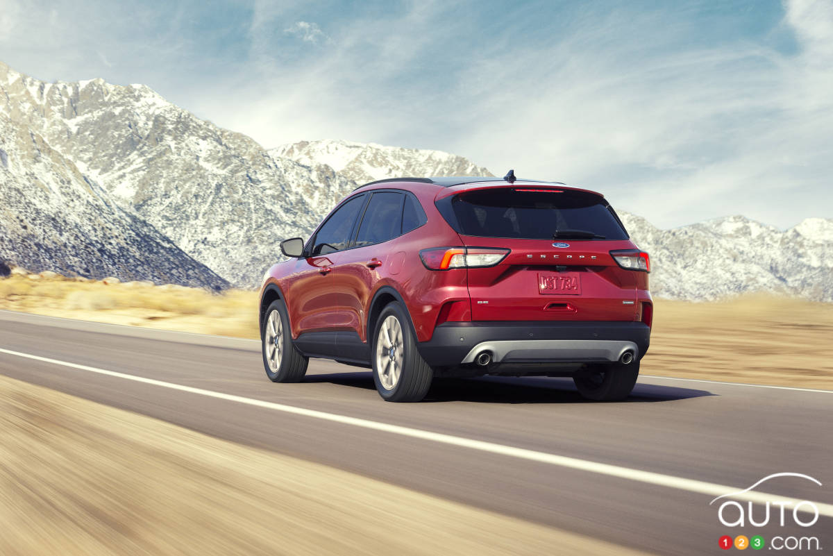 Ford Escape hybride 2020, trois quarts arrière